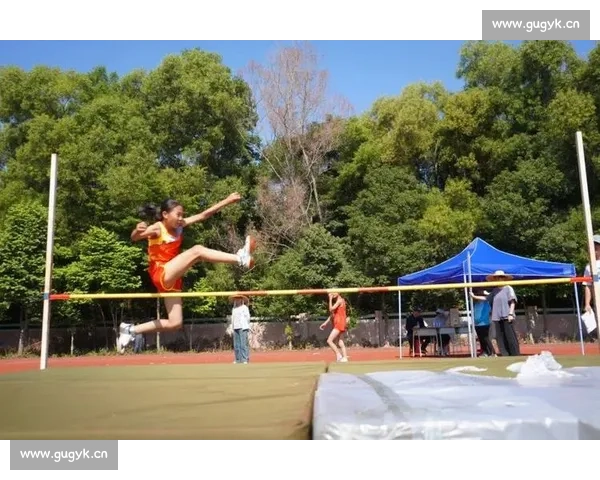 那一刻我飞跃横杆超越自我在跳高比赛中绽放青春光芒